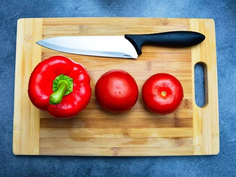 Jakich pokarmów unikać, by mieć zdrową skórę?