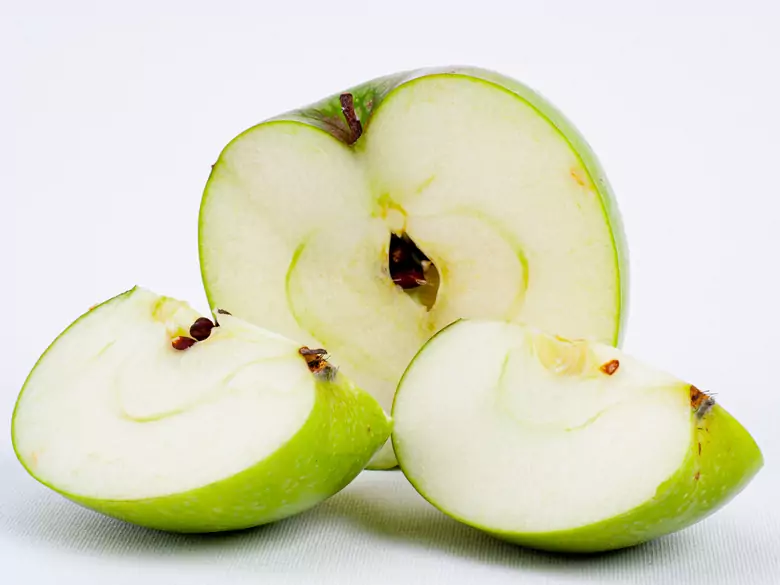 Moc witamin i minerałów prosto z sadu. Zielone jabłuszko w domowym SPA