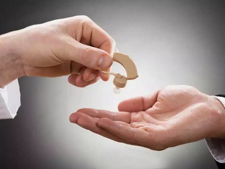 Nosisz lub powinieneś nosić aparat słuchowy? Ostatni dzwonek na skorzystanie z ulgi rehabilitacyjnej