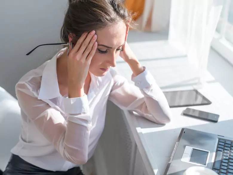 Zawroty głowy przy wstawaniu: jakie mogą być ich przyczyny?