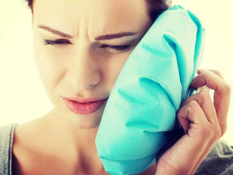 Powikłania po implantach zębowych - jak ich unikać?