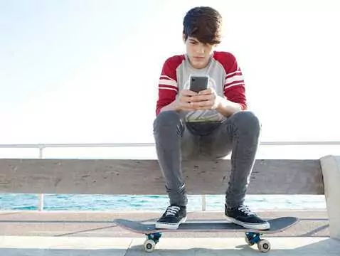 Social media pod kontrolą? Ograniczenia wiekowe zmieniają dziecięcy świat online