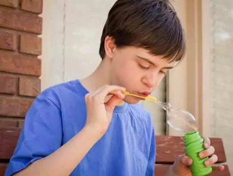 Niecodzienna perspektywa w codziennej pracy – jak wspierać osoby w spektrum autyzmu?