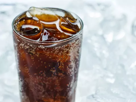 Sejm przyjął ustawę o podatku od cukru. Czy spowoduje on mniejszą otyłość wśród Polaków?