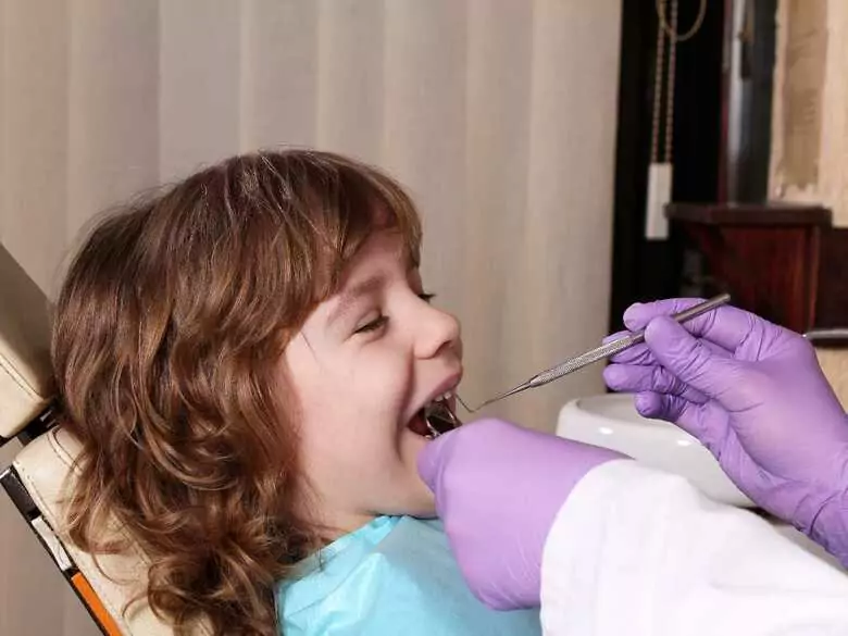 Dekada troski o zdrowe zęby! Rusza jubileuszowa edycja programu „Dziel się Uśmiechem”