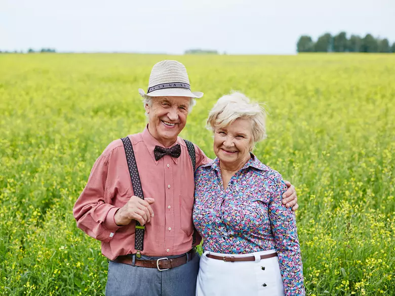 Senior na wakacjach – jak zatroszczyć się o osoby starsze latem?