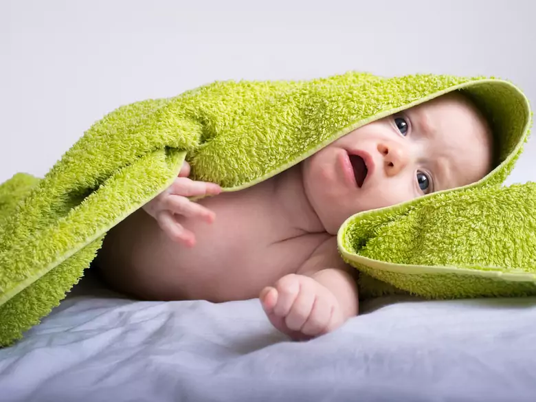 Pierwsze kąpiele niemowlaka