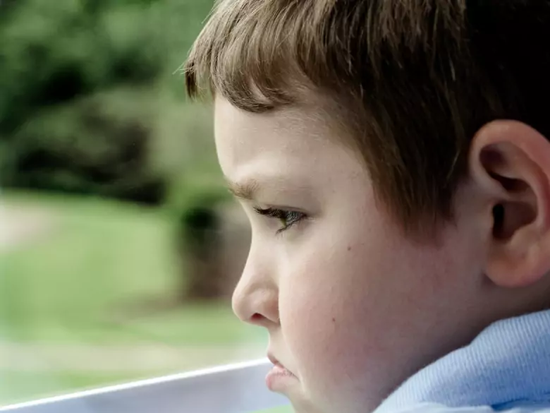 Pogłębione spojrzenie na zdrowie psychiczne młodzieży w Polsce i poza jej granicami.