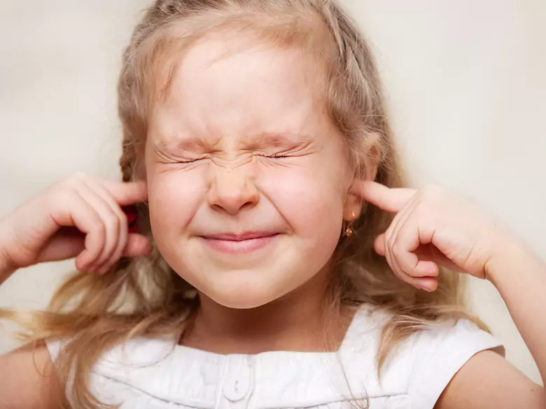 Odstające uszy u dzieci a chirurgia estetyczna