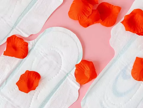 Ile może się spóźnić okres? Fazy cyklu menstruacyjnego i krwawienie w połowie cyklu