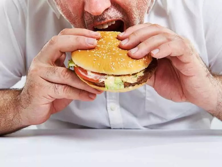 Monotonia, przejadanie się, nieprawidłowa masa ciała to problemy polskich pracowników