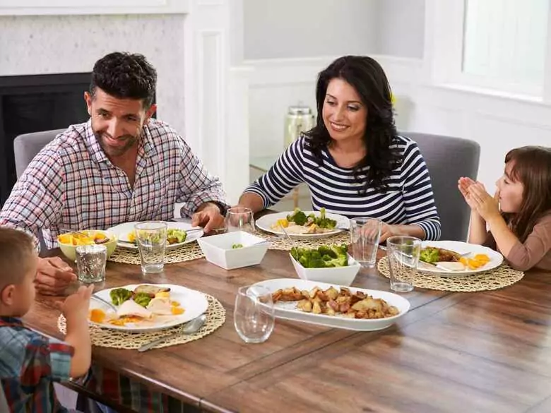 Jak być asertywnym przy wielkanocnym stole?