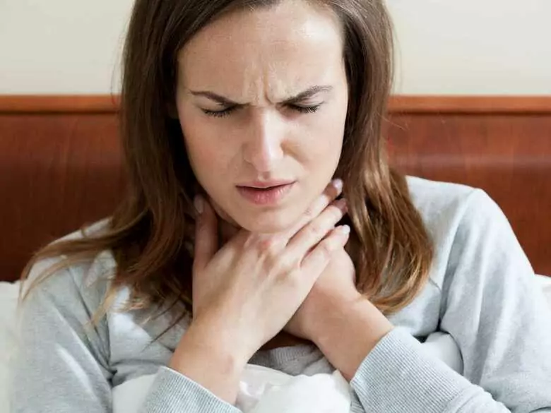 Gula w gardle, czyli globus histericus: kiedy przyczyną jest nerwica, a kiedy groźna choroba?