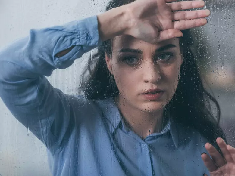 Lato i smutek. Czym jest depresja letnia?