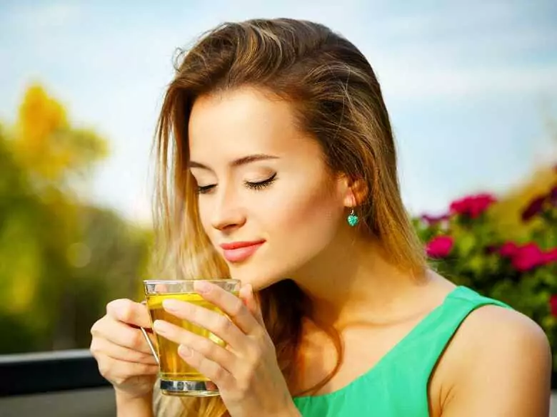 Jakie są korzyści z picia zielonej herbaty?