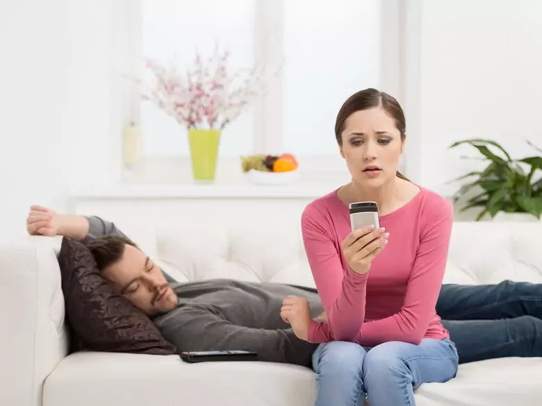 Jakie są konsekwencje niesie przesyłanie intymnych zdjęć?