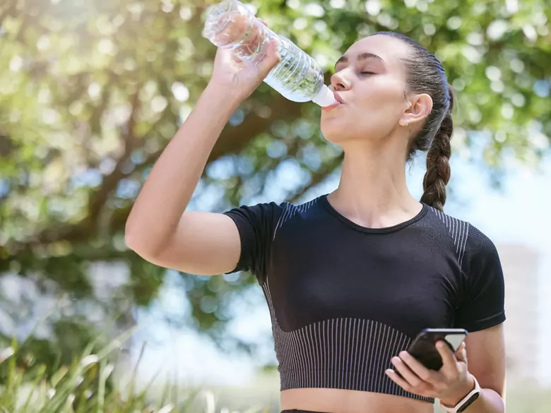Jak pozbyć się mikroplastiku z wody?