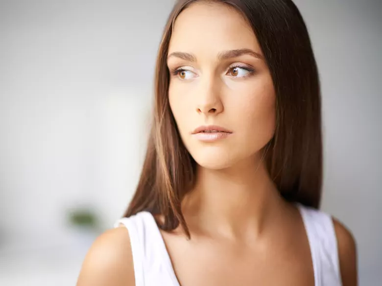 Zmiany alergiczne na owłosionej skórze głowy