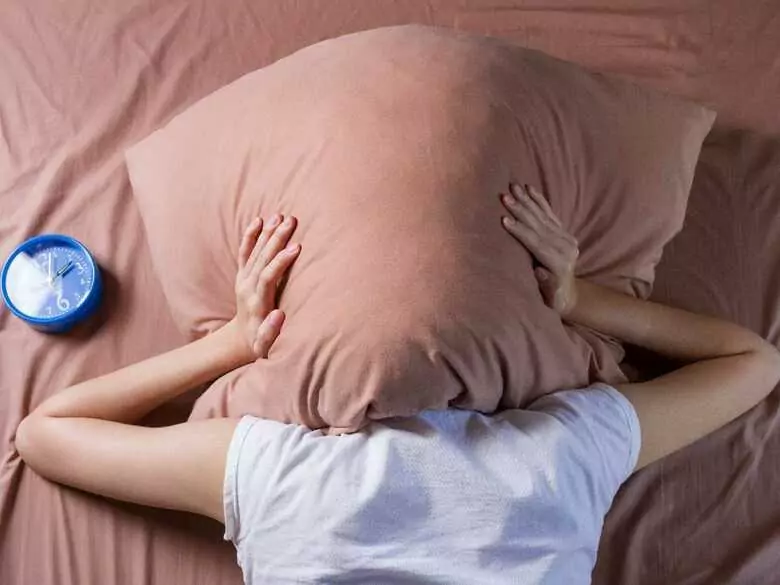 Bezsenność może niekorzystywnie wpływać na obecne w mózgowiu komórki mikrogleju