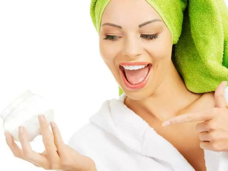 Skuteczna pielęgnacja w domowym SPA. Jak aplikować kremy do twarzy?