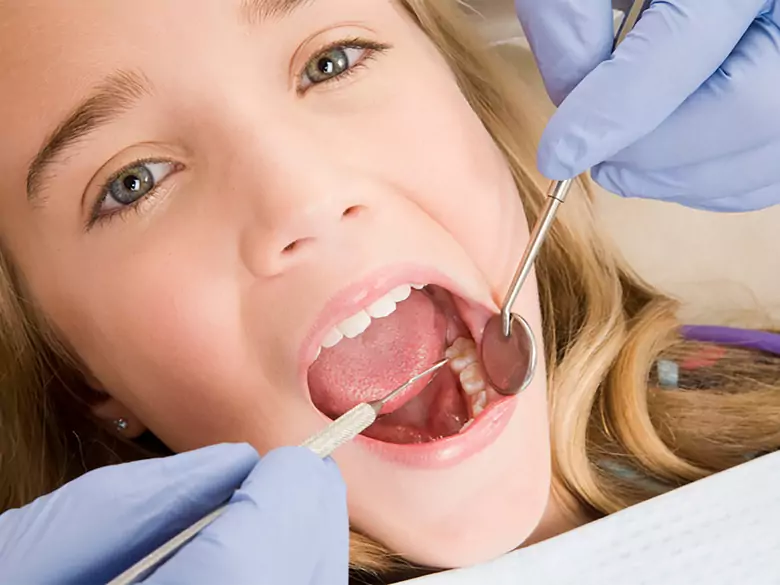 Jak przekonać dziecko do aparatu na zęby?