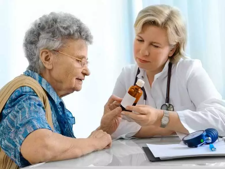 Deklaracja goni deklarację, a seniorzy wciąż muszą oszczędzać na lekach