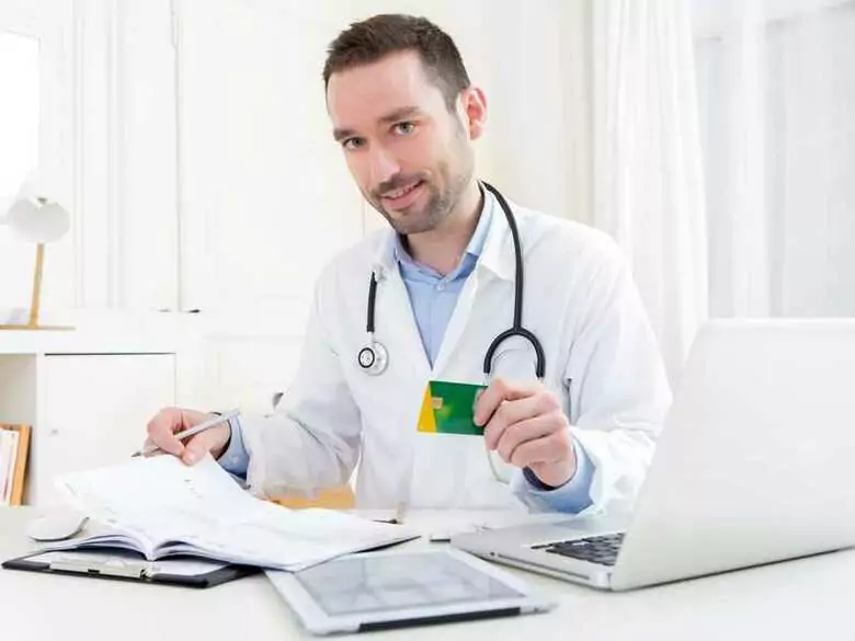 Prezydent Karol Nawrocki podpisał ustawę o centralnej e-rejestracji