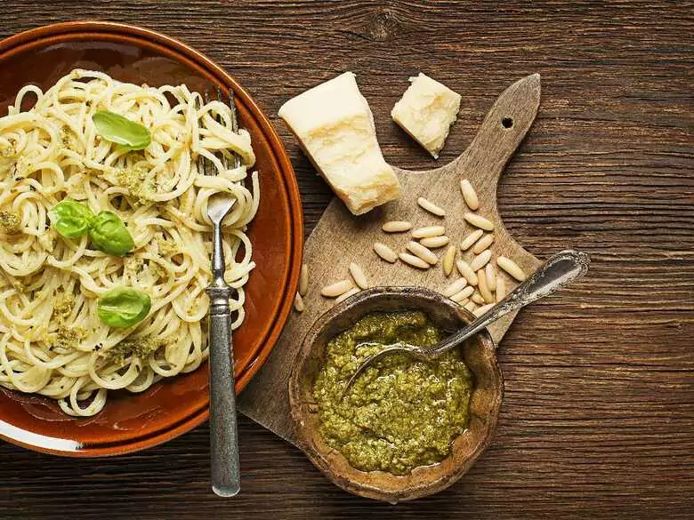 Włoski stół zamiast wiejskiego. Czy nowy weselny trend to rzeczywiście zdrowsza alternatywa?