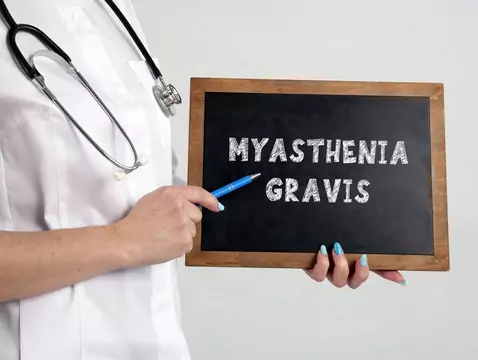 Zaczyna się od opadającej powieki, potykania i zmęczenia. Miastenia często dotyka młode kobiety