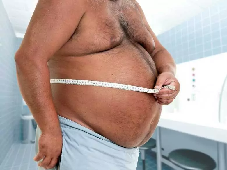 Otyłość i niedożywienie u seniorów często idą w parze. Źródłem problemu często tańsza, wysokoprzetworzona żywność