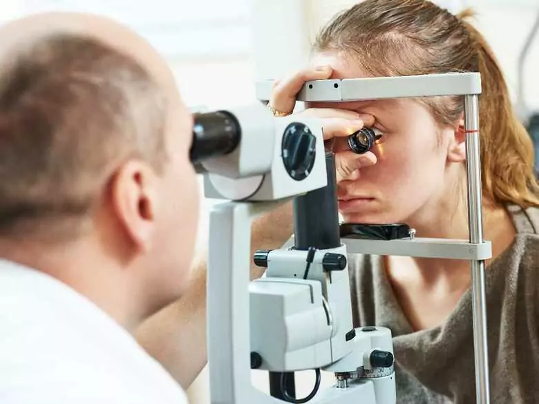 Na czym polega choroba stożka rogówki?