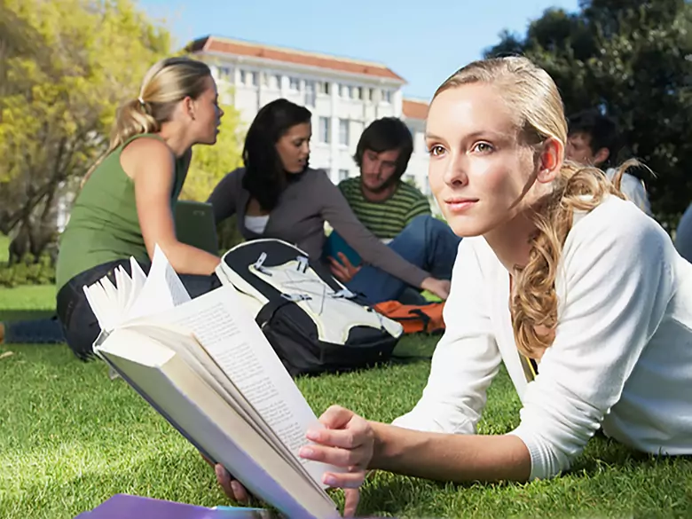 Co to są zdrowe metody radzenia sobie z nieśmiałością?