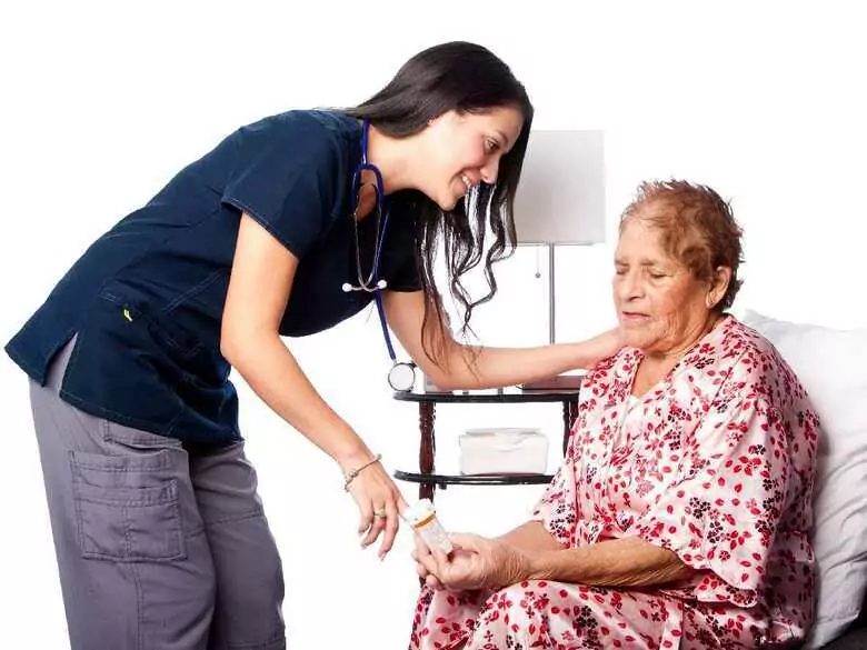 Choroba Parkinsona nie śpi - z jakimi wyzwaniami mierzą się pacjenci i ich opiekunowie?