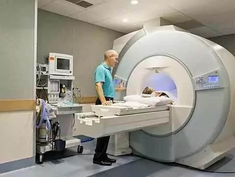 Dlaczego rezonans magnetyczny wciąż budzi obawy pacjentów?