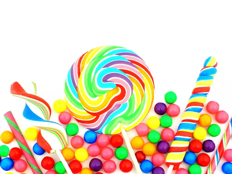 Słodycze, zabawa czy rodzinne wyjazdy — jak Polacy wspominają dzieciństwo?