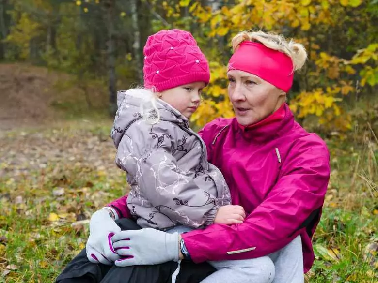 Babciu, dziadku – żyjcie nam sto lat! Ekspert podpowiada, jak dbać o zdrowie seniorów