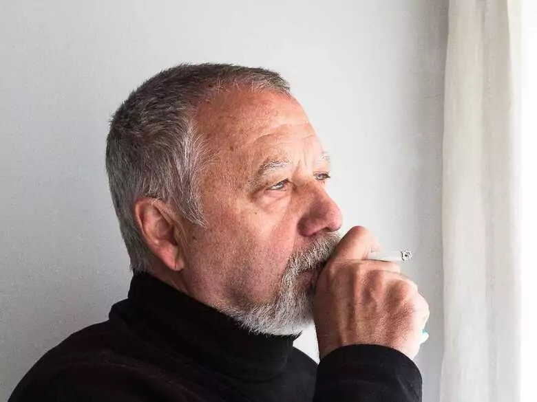 Wyniki nowego badania ujawniają problem z nałogiem palenia tytoniu wśród pacjentów onkologicznych i kardiologicznych w Polsce