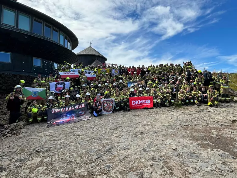 Z bojowym nastawieniem strażacy zdobyli Śnieżkę!