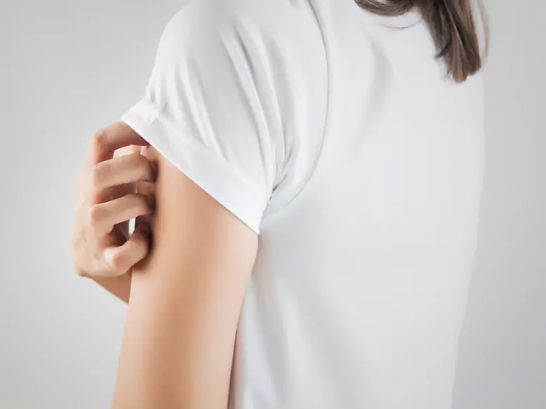 Alergia po zastosowaniu kosmetyków – kiedy niezbędna jest wizyta u lekarza?