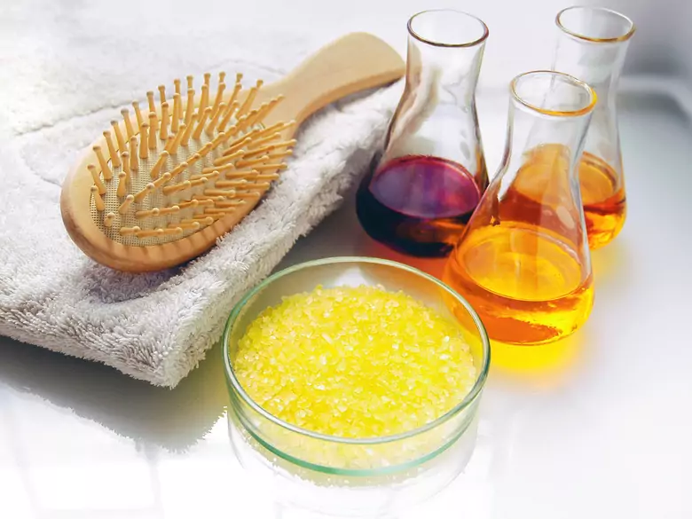 Niezastąpiona moc róży. Kwiatowe wsparcie dla końcówek włosów