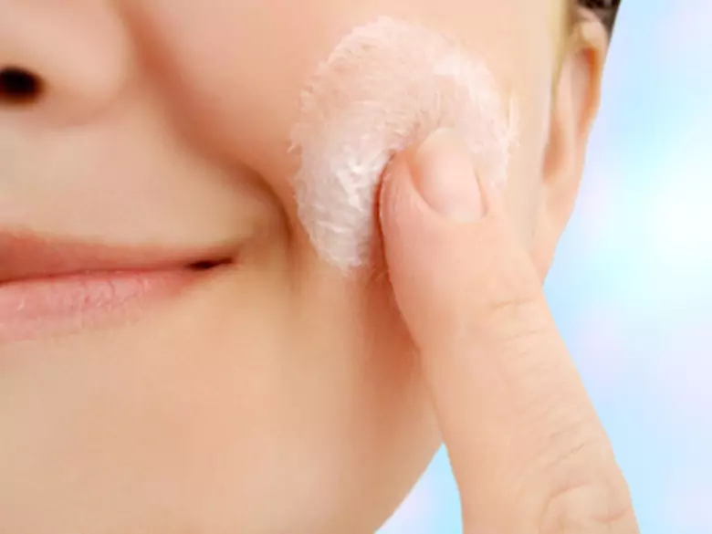 Jakie działanie ma retinol obecny w kremach?