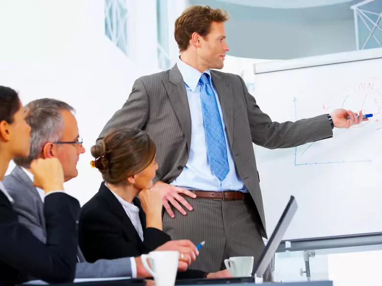 Czy lubiane osoby mają trudniej w pracy?