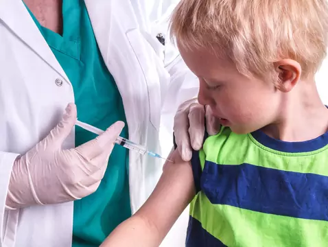 Nieobowiązkowe szczepienia dla dzieci – poradnik rodzica